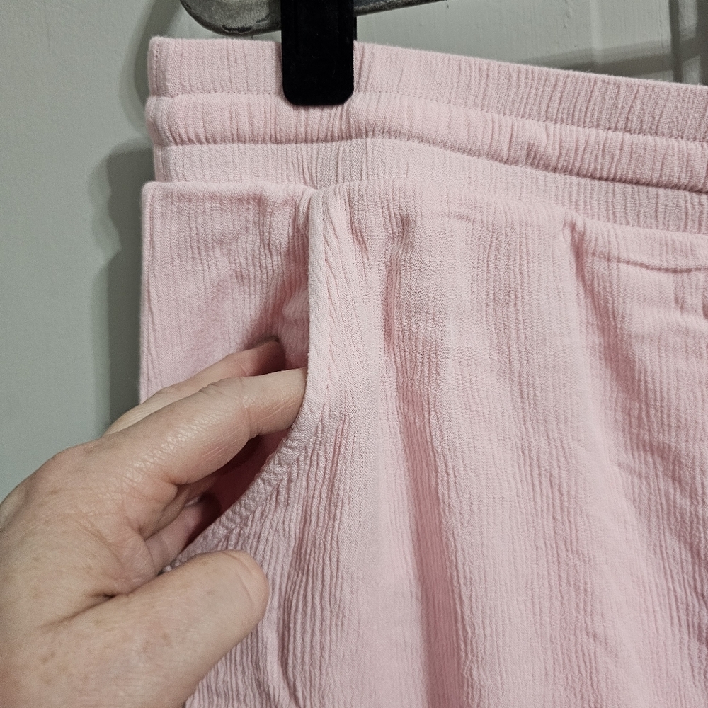 Torrid 3.5 Inch Pull-On Gauze Mid-Rise Short - Picture 4 of 10